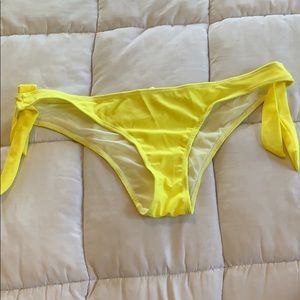 ✨2 for 10✨or✨3 for 15✨ Cute yellow bikini bottoms